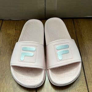 Women’s Fila sandals. Size 6.